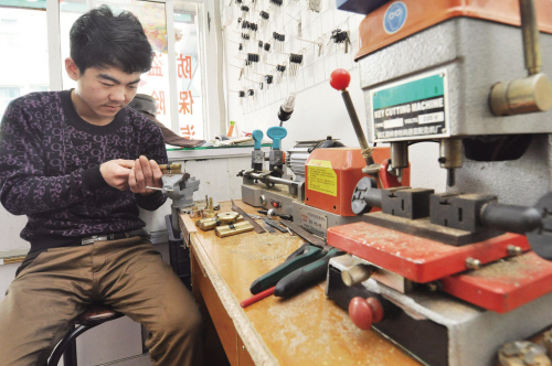 木咱镇开锁店为啥“牛号”频现 听开锁师傅讲什么锁最防盗